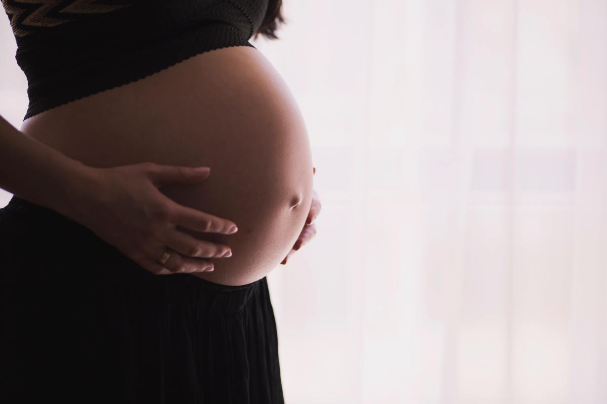 Les soins de grossesse pendant les crises sont difficiles.  Voici comment la technologie mobile peut aider