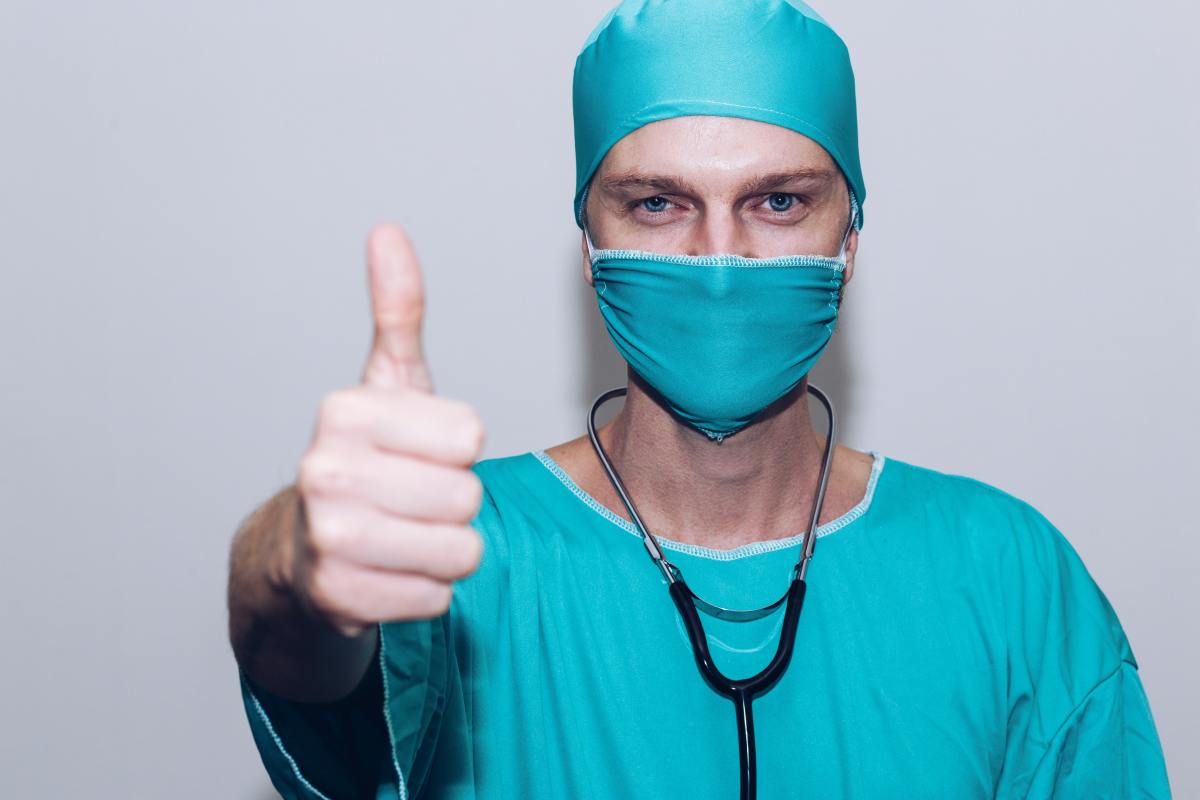 Libérer le pouvoir de la prochaine génération : Exploiter le potentiel du leadership et de l&rsquo;engagement des jeunes dans l&rsquo;éducation médicale