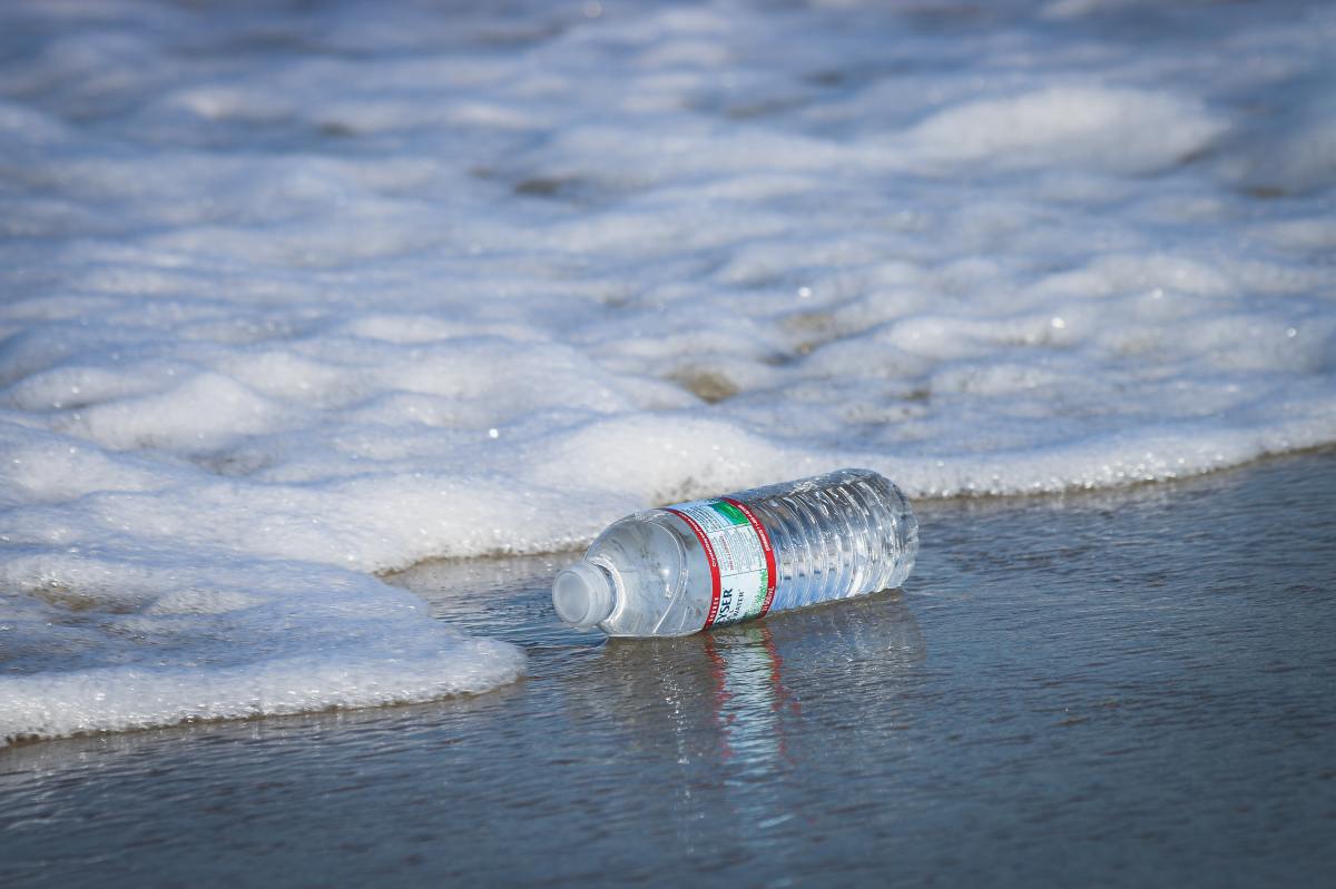 Comment un changement de paradigme dans les tests peut empêcher la prochaine accumulation de PFAS et de microplastiques dans l’environnement