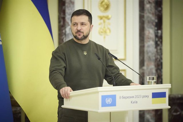 Zelensky remercie l’UE pour l’accord sur la fourniture de munitions d’artillerie