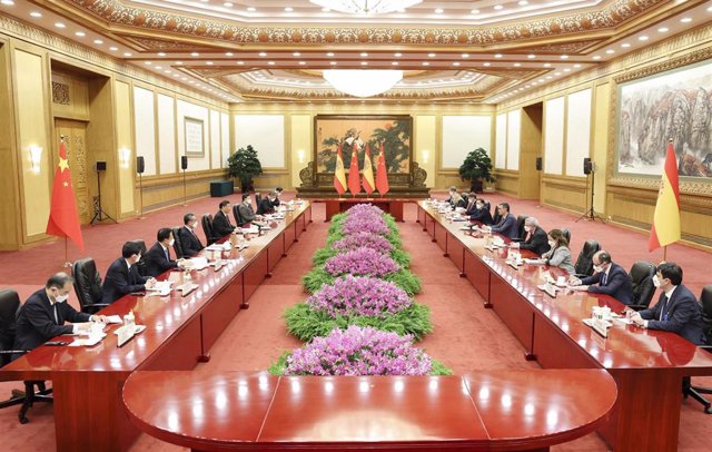 Albares défend de travailler avec la Chine pour parvenir à la paix en Ukraine malgré le ton dur de l&rsquo;OTAN