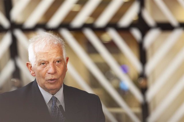 Borrell reconnaît la difficulté de sanctionner les entreprises qui aident la Russie mais demande à étudier les options