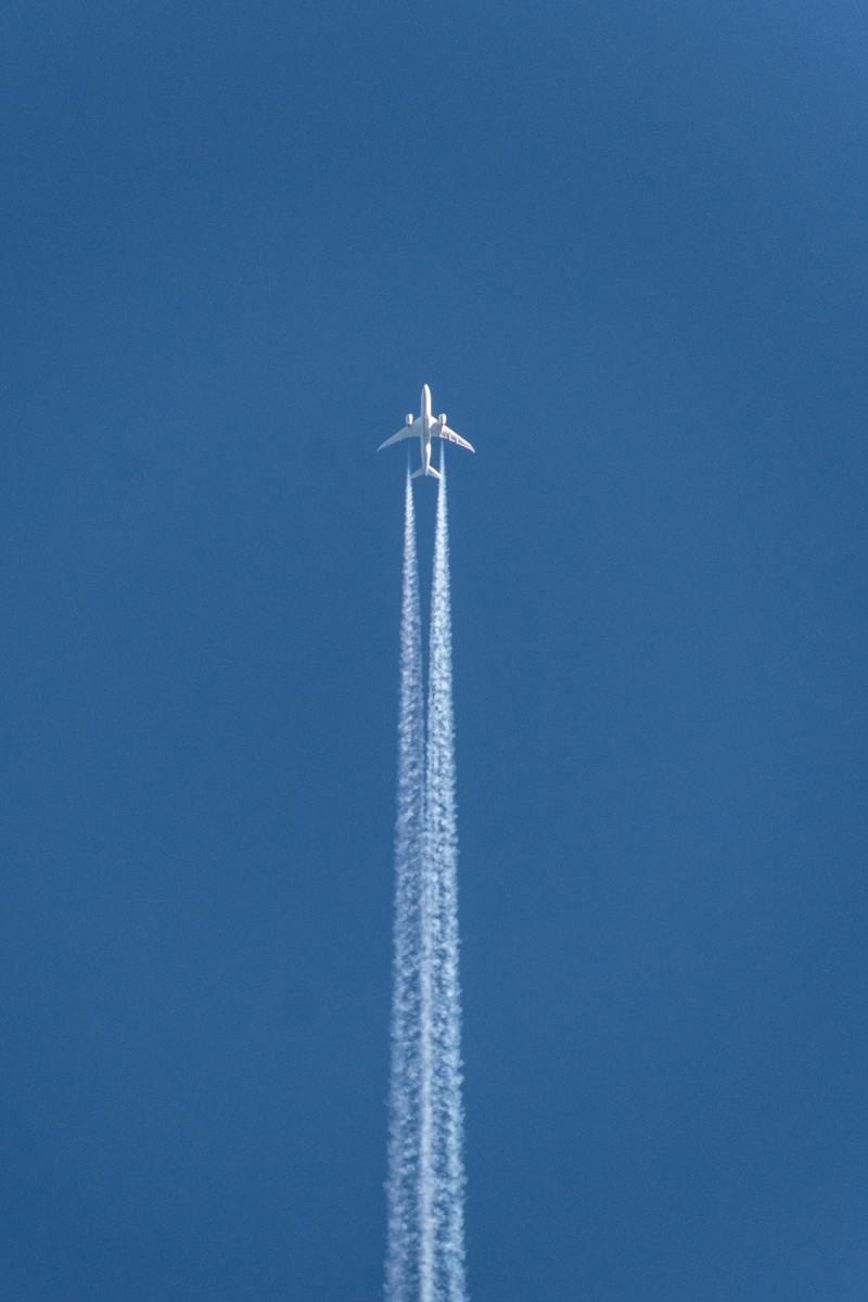 Qu&rsquo;est-ce que le carburant d&rsquo;aviation durable et pourquoi seulement 0,1 % des vols en sont alimentés ?