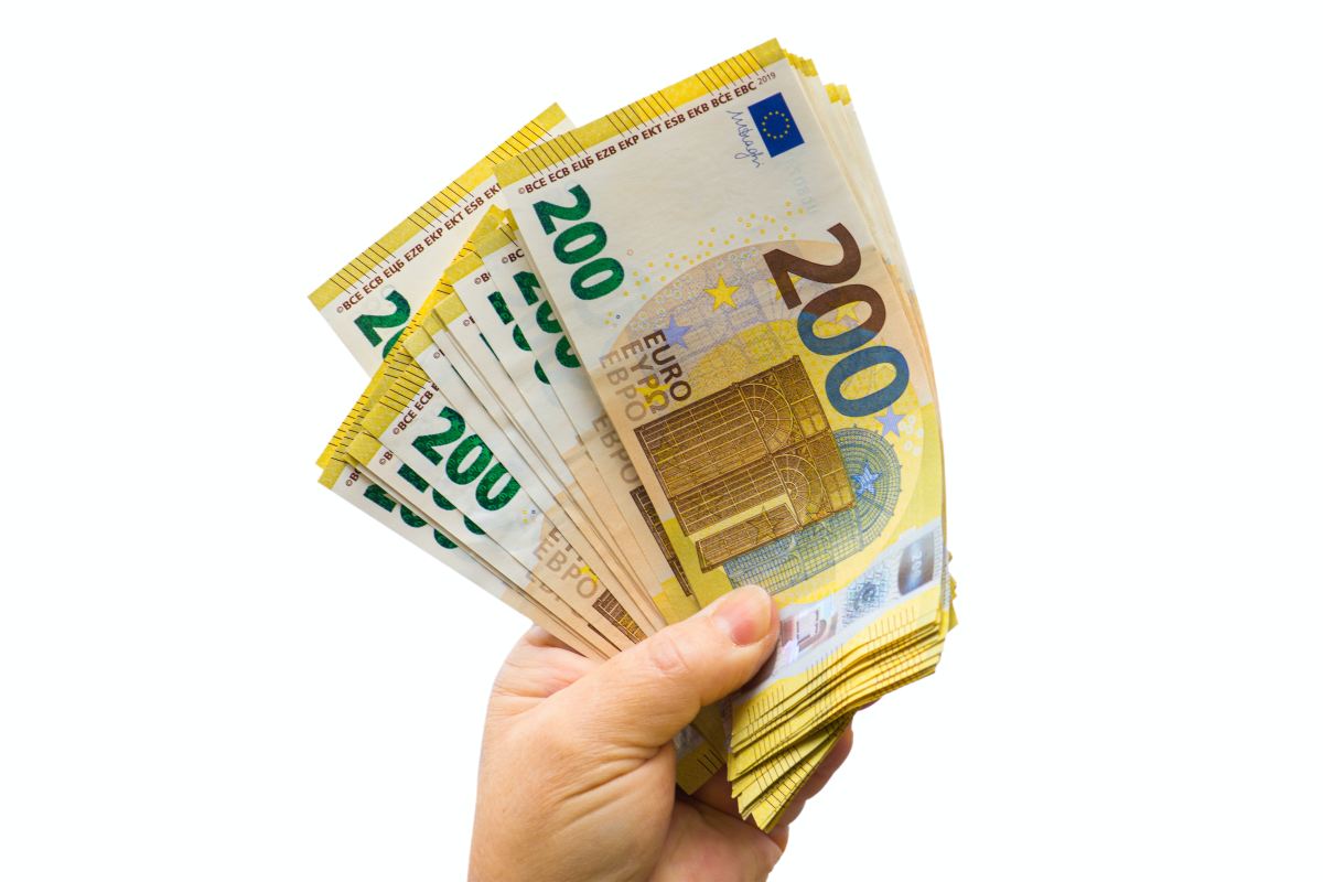 La Commission européenne conclut avec succès la 7e transaction d’obligations européennes pour 2023