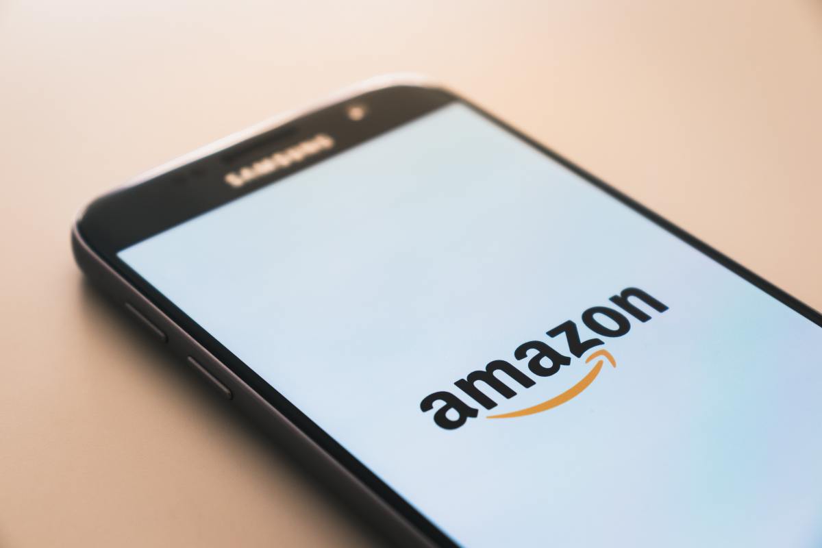 Concentrations: la Commission ouvre une enquête approfondie sur le projet d’acquisition d’iRobot par Amazon