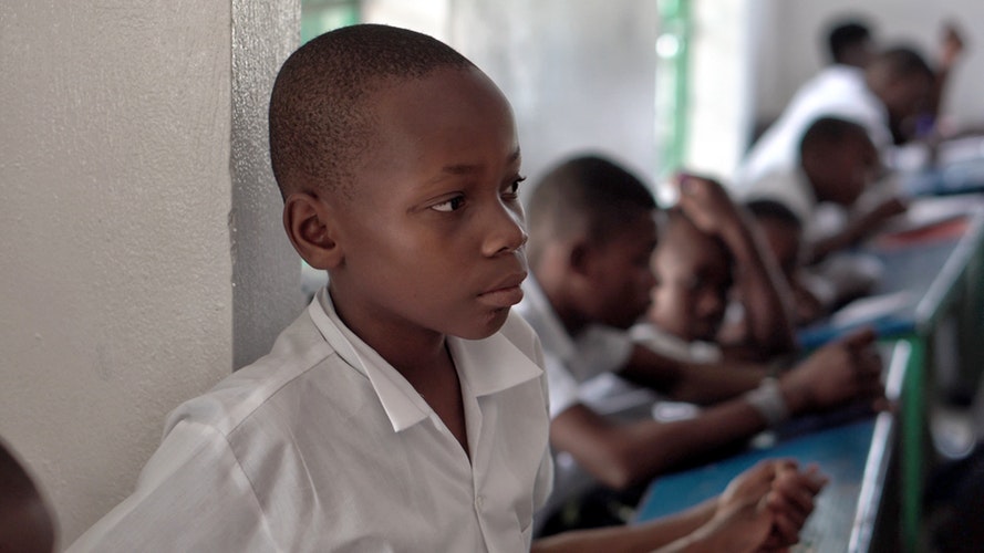 L’UNESCO demande l’interdiction des téléphones dans les écoles. Voici pourquoi