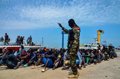Oxfam accuse l’UE d’utiliser les fonds d’aide au développement pour externaliser le contrôle migratoire vers des pays africains