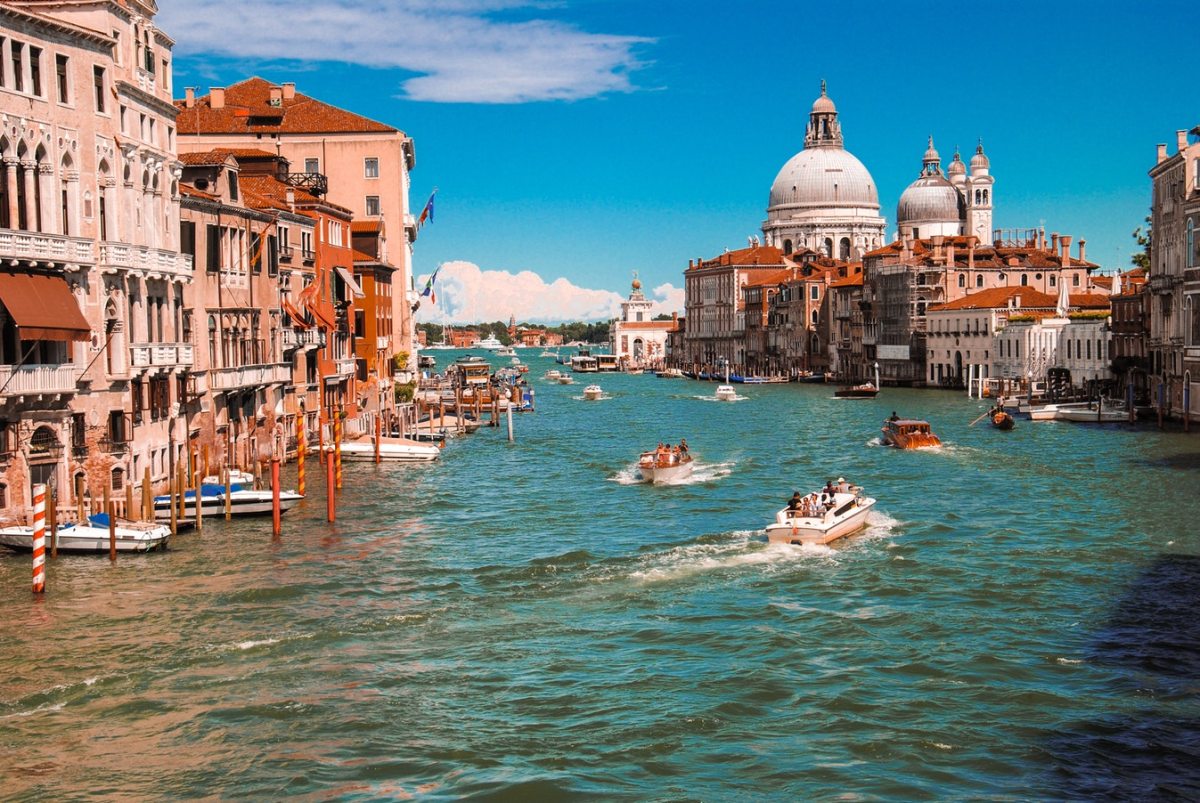 Venise impose aux visiteurs de lutter contre le surtourisme.  Que font les autres destinations de vacances ?