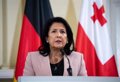 La Cour constitutionnelle de Géorgie déclare que la présidente Zurabishvili a violé la Constitution lors de ses voyages à l’étranger