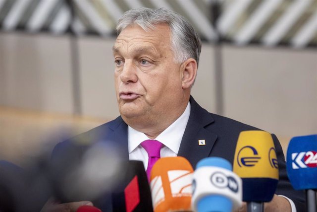 Macron met en garde Orbán de ne pas affaiblir l’UE dans ses contacts avec Poutine