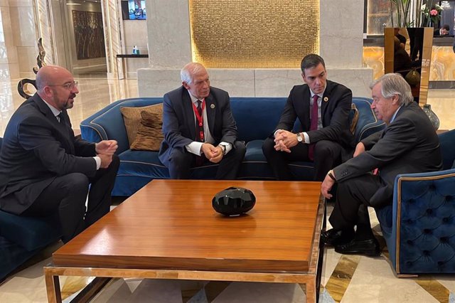 Sánchez rencontre Charles Michel, António Guterres et Josep Borrell avant de participer au sommet du Caire