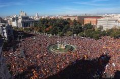 Des dizaines de milliers de personnes envahissent la Plaza Cibeles pour protester contre l&rsquo;amnistie et Sánchez