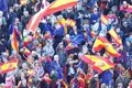 Des drapeaux de l&rsquo;Espagne et de l&rsquo;UE inondent la Plaza de Cibeles pour protester contre l&rsquo;amnistie et Sánchez
