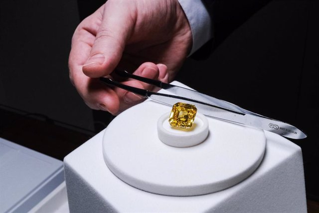 L&rsquo;UE inclut la société minière de diamants Alrosa et son directeur sur la liste des sanctions contre la Russie