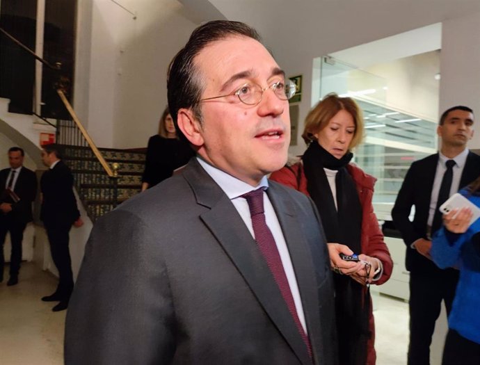 Albares condamne l'attaque israélienne contre une livraison de nourriture et souligne l'urgence d'un cessez-le-feu