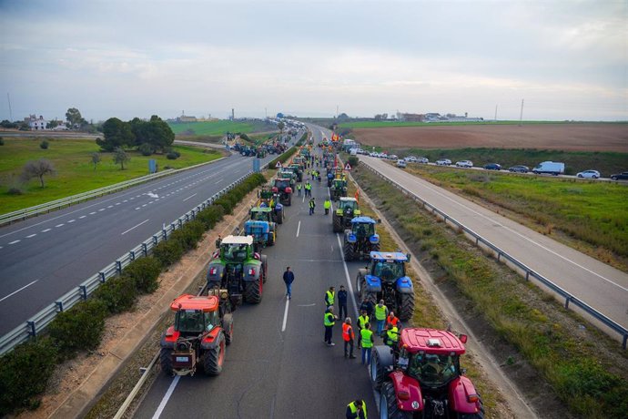 Réductions de trafic dues aux tracteurs routiers sur l’AP-4 à Los Palacios et Las Cabezas, sur la N-IV et sur l’A-4 à Écija