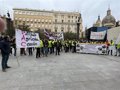 Une centaine d’agriculteurs se rassemblent sur la Plaza del Pilar à Saragosse et demandent plus de contrôle sur les produits extérieurs à l’UE