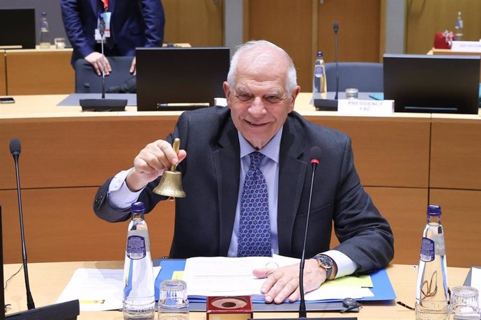 Borrell demande aux dirigeants des 27 d'utiliser 3 milliards d'euros de moyens russes pour l'aide militaire à Kiev