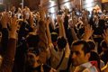 Des milliers de personnes se rassemblent devant le Parlement géorgien contre la loi sur les agents étrangers
