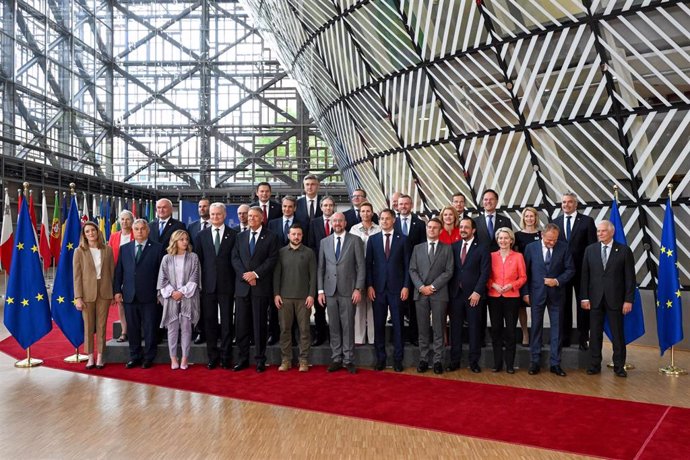 Les dirigeants de l'UE signent un accord de sécurité avec Zelensky et fixent un objectif de 5 milliards par an jusqu'en 2027