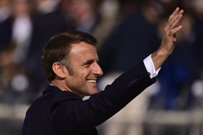 Macron vote aux élections européennes en France dans un contexte de légère hausse de la participation provisoire