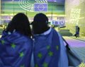 « Populaires », socialistes et libéraux conservent la majorité au Parlement européen avec 406 sièges malgré la montée de l'extrême droite