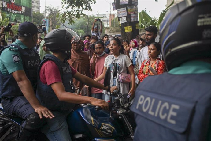 Borrell dénonce au Bangladesh la mort de manifestants aux mains de la police lors des manifestations