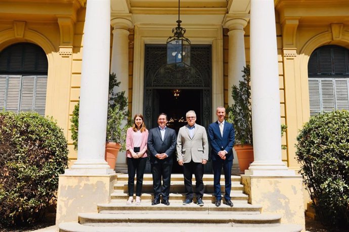 Albares visite le futur siège de Casa Asia à Barcelone, qui ouvrira en 2026