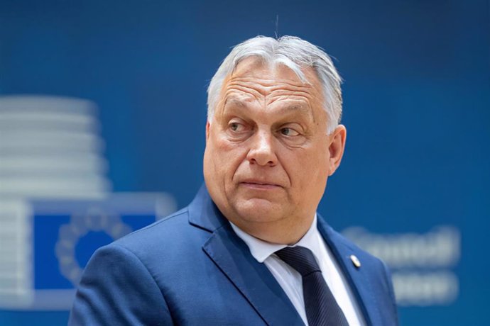 Bruxelles répond à la Hongrie que fournir des visas aux Russes et aux Biélorusses peut constituer une menace et violer les sanctions