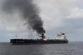 La mission de l'UE en mer Rouge prévient que le pétrolier « Sounion » attaqué par les Houthis est toujours en feu