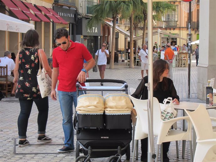 Bruxelles porte plainte contre l'Espagne pour non-paiement des dernières semaines de congé parental exigées par l'UE