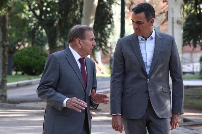 González nie avoir été contraint par le gouvernement espagnol ou par l'ambassadeur lors de son départ du Venezuela