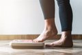 Le tirzépatide est associé à une perte de poids plus importante chez les femmes que chez les hommes.