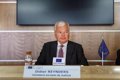 Reynders estime que le Plan pour la démocratie va dans la « bonne direction », mais Bruxelles attendra qu'il se concrétise