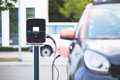 L’UE décidera demain si elle rendra permanents les droits de douane sur les voitures électriques chinoises