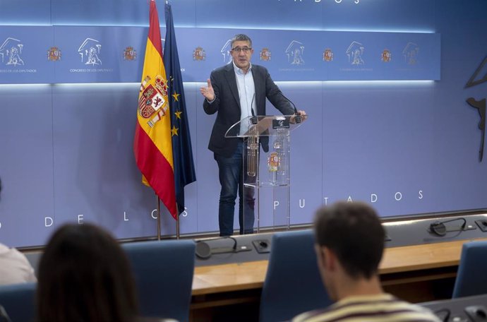 Patxi López nie que la réforme du contexte ait eu pour but de profiter aux membres de l'ETA : « C'est une circonstance »