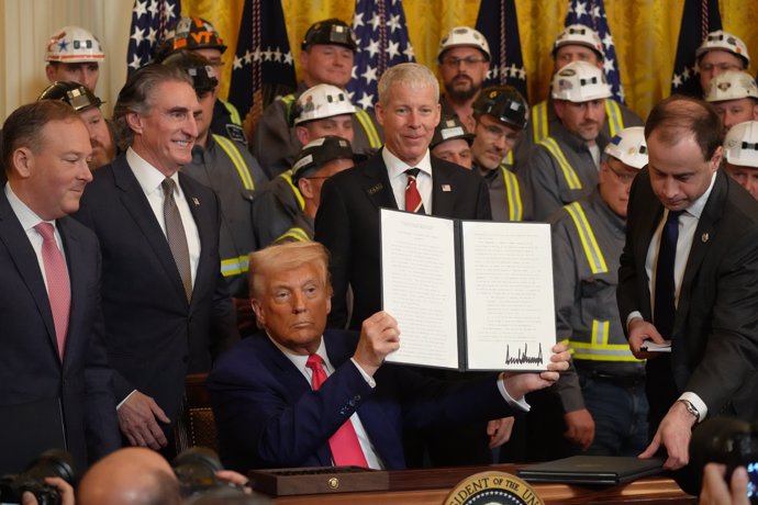 20% de tarifs Trump entrent en vigueur à l'UE et à 104% en Chine