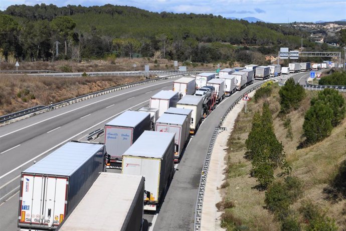 L'UE s'étend jusqu'en décembre l'accord qui détend les permis de transport des marchandises en provenance d'Ukraine