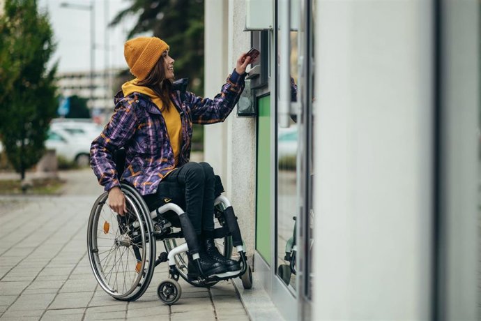 112 Les services d'urgence, les banques et les transports publics doivent être accessibles à partir de ce samedi
