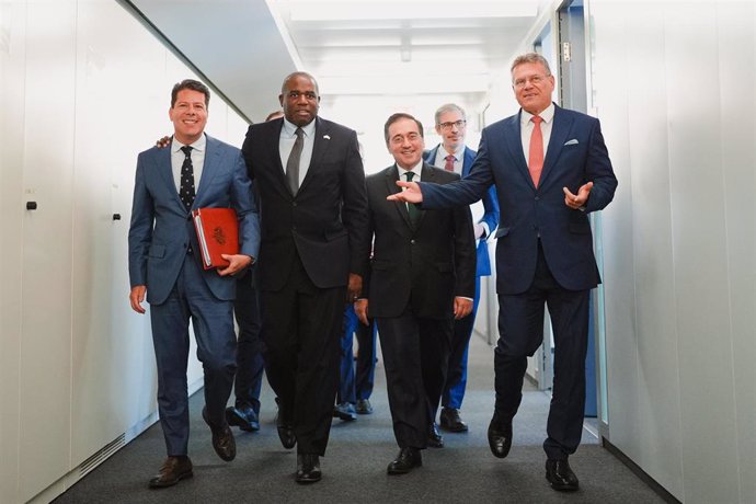 Albares rencontre Sefcovic et Lammy à Bruxelles pour se diriger vers l'accord sur Gibraltar