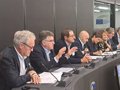 Le gouvernement et le secteur des pêches transfèrent au commissaire des pêches de l'UE la nécessité de modifier le plan de gestion