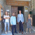 Le sous-délégate du gouvernement à Almería visite un bâtiment municipal converti en une maison efficace de Paterna del Río