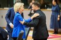 Von der Leyen défend sa « proposition solide » d'utiliser les avoirs russes gelés pour des prêts à l'Ukraine