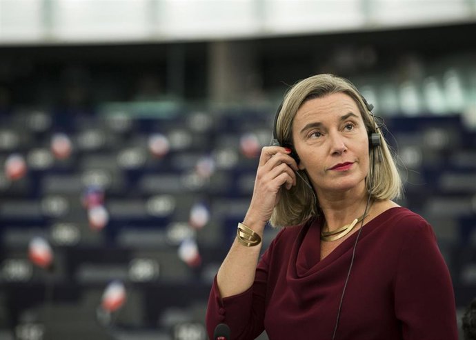 Mogherini dit qu'elle a confiance en la justice et qu'elle collaborera à l'enquête, après avoir été accusée de corruption
