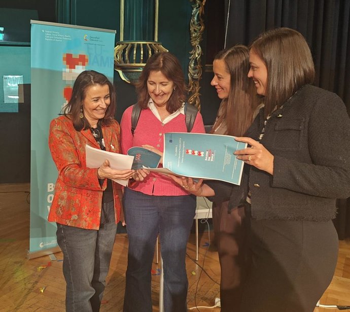 Des experts andalous présentent en Europe les avancées des programmes d'optimisation des antimicrobiens en santé