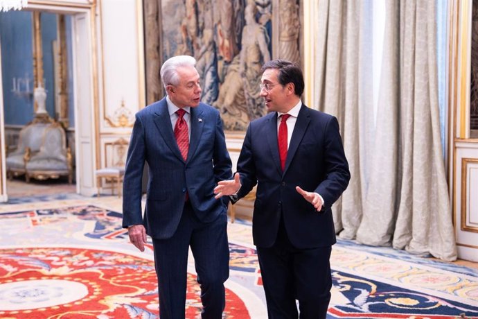 Albares souligne l'importance du lien transatlantique lors de sa première rencontre avec le nouvel ambassadeur de Trump