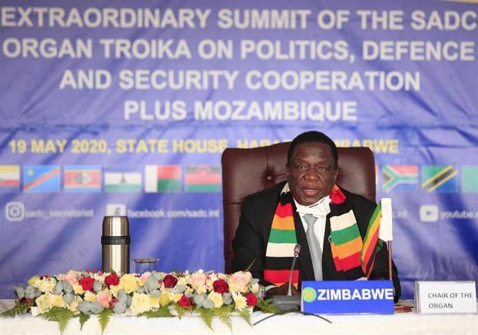 L'UE prolonge l'embargo sur les armes contre le Zimbabwe mais lève les sanctions individuelles