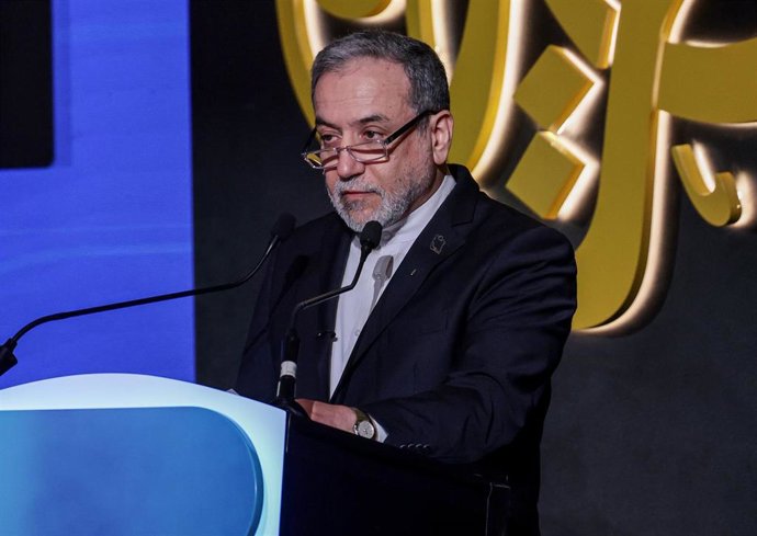 Araqchi discute de l'escalade de la guerre en Iran avec le chef de la diplomatie européenne et la médiation omanaise