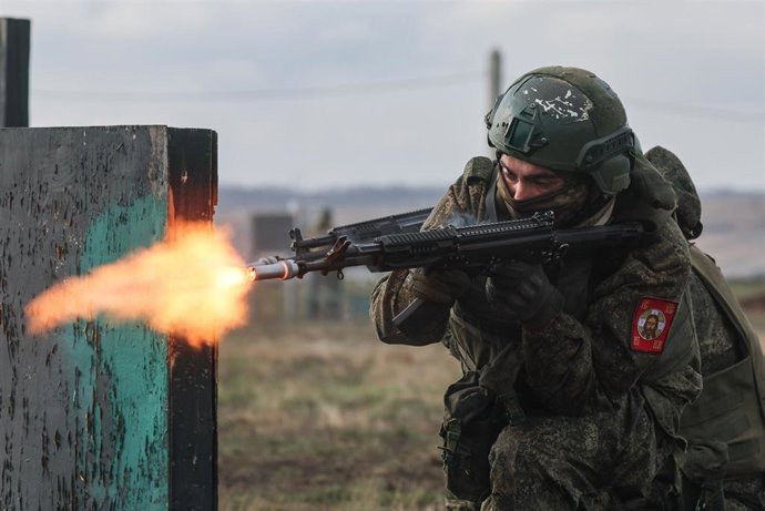 Huit dirigeants européens appellent à interdire aux combattants russes d’entrer dans l’espace Schengen