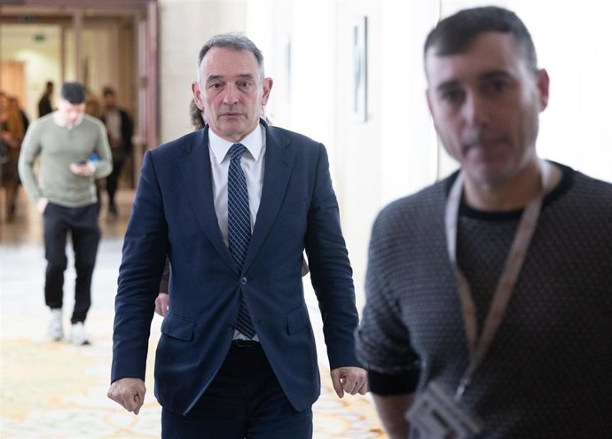 IU demande au gouvernement un plan pour réduire la dépendance à l'égard de la défense américaine face à ses « menaces » et « ingérences »